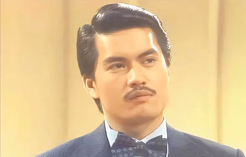 成龍老了，李連杰老了，周星馳也老了，而64歲的他看起來像30歲