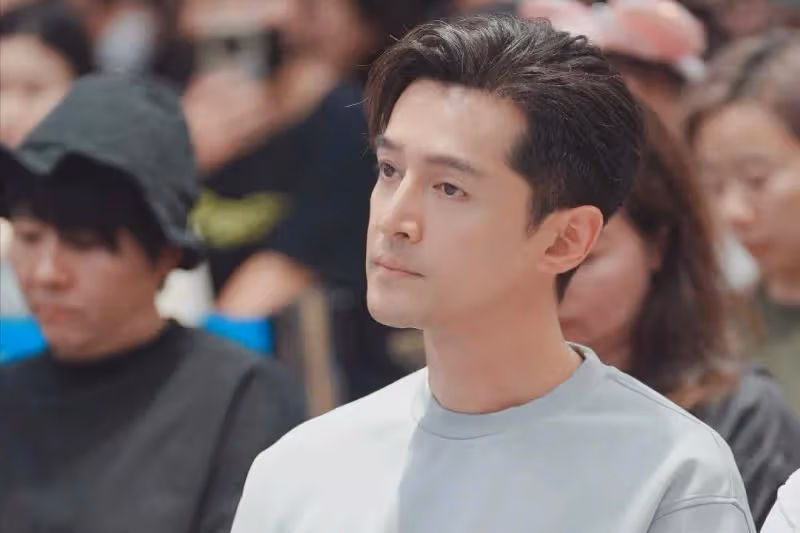 她是胡歌永遠的痛,為救胡歌車禍離世,今30所學校以她的名字命名