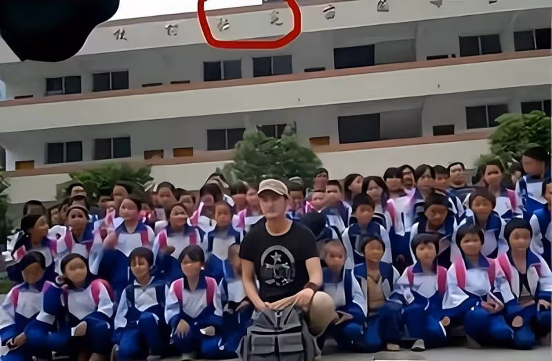她是胡歌永遠的痛,為救胡歌車禍離世,今30所學校以她的名字命名