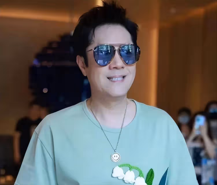 55歲蔡國慶官宣喜訊:這輩子最幸運的事,就是在路上撿到一個老婆