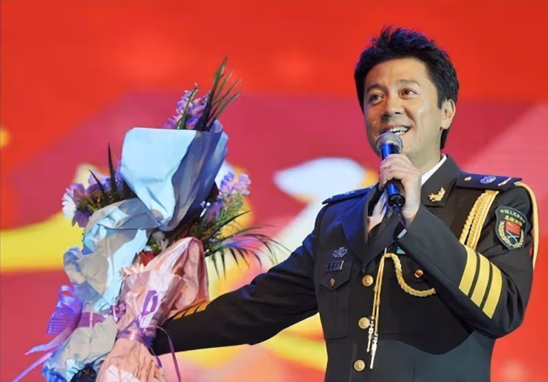55歲蔡國慶官宣喜訊:這輩子最幸運的事,就是在路上撿到一個老婆