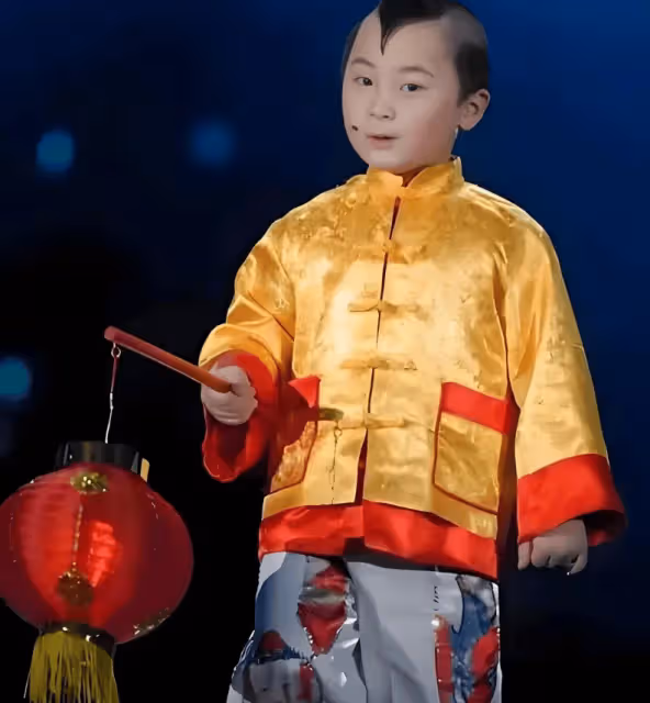 6歲上春晚8歲就去世，被父母「吸干血」的鄧鳴賀，悲劇誰來買單？