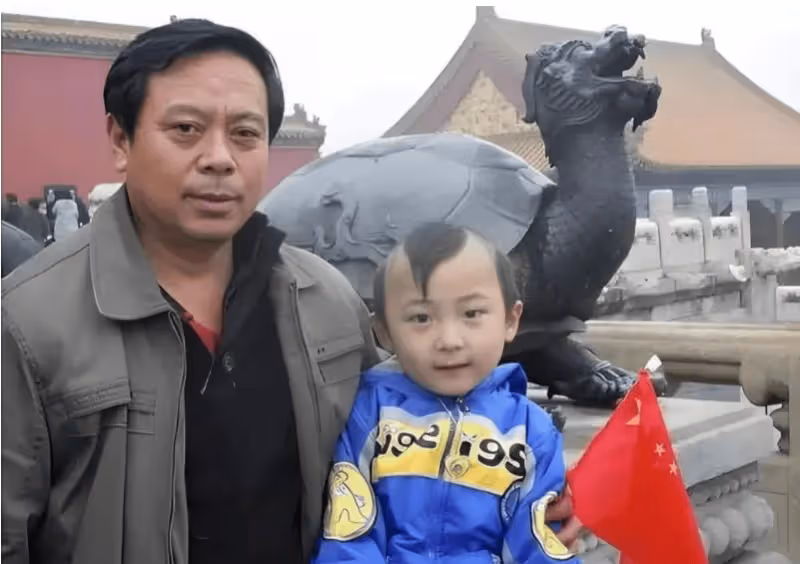 6歲上春晚8歲就去世，被父母「吸干血」的鄧鳴賀，悲劇誰來買單？