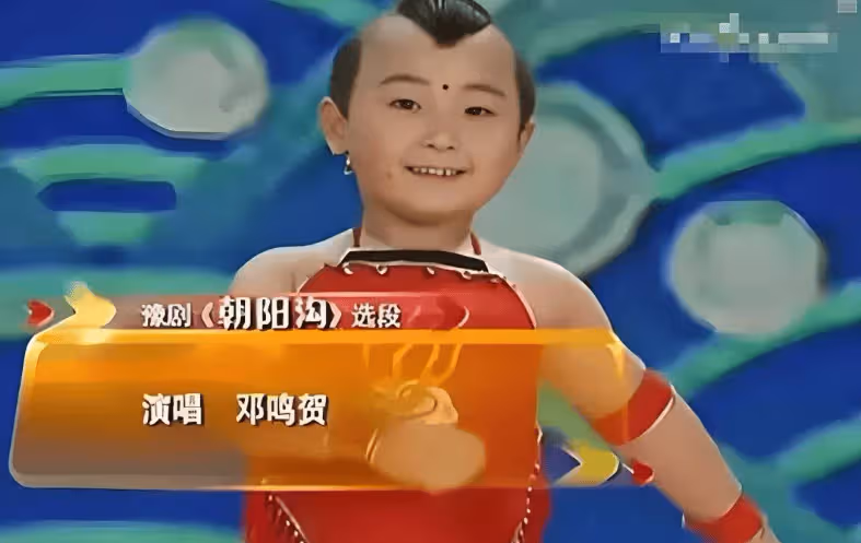 6歲上春晚8歲就去世，被父母「吸干血」的鄧鳴賀，悲劇誰來買單？