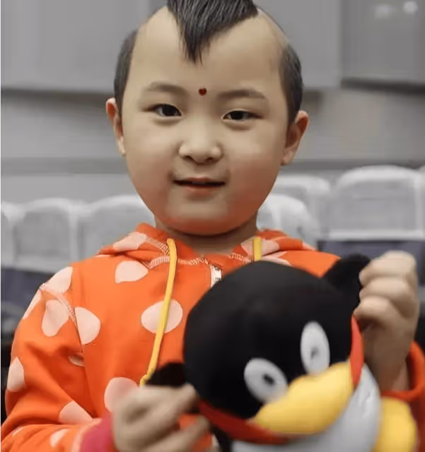 6歲上春晚8歲就去世,被父母「吸干血」的鄧鳴賀,悲劇誰來買單?