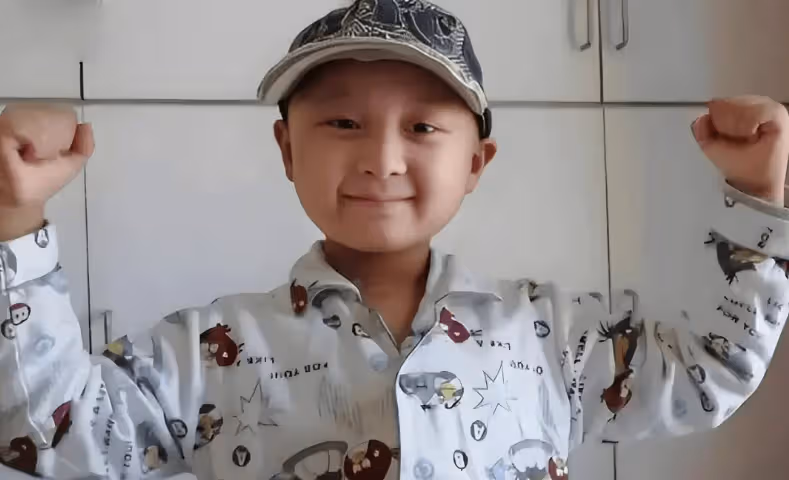 6歲上春晚8歲就去世,被父母「吸干血」的鄧鳴賀,悲劇誰來買單?