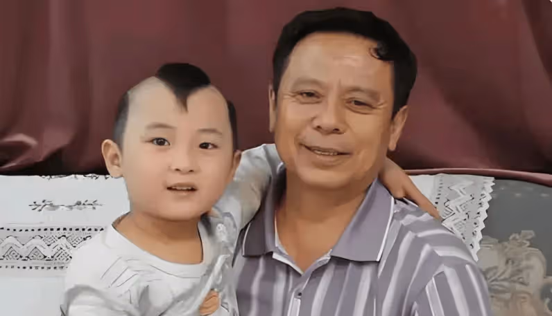 6歲上春晚8歲就去世,被父母「吸干血」的鄧鳴賀,悲劇誰來買單?