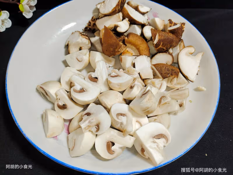 天冷太喜歡做這個菜,好做更好吃!熱騰騰地來一鍋,滑嫩鮮香、特下飯,上桌就是搶手菜