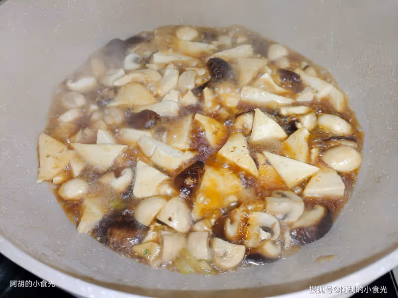 天冷太喜歡做這個菜,好做更好吃!熱騰騰地來一鍋,滑嫩鮮香、特下飯,上桌就是搶手菜