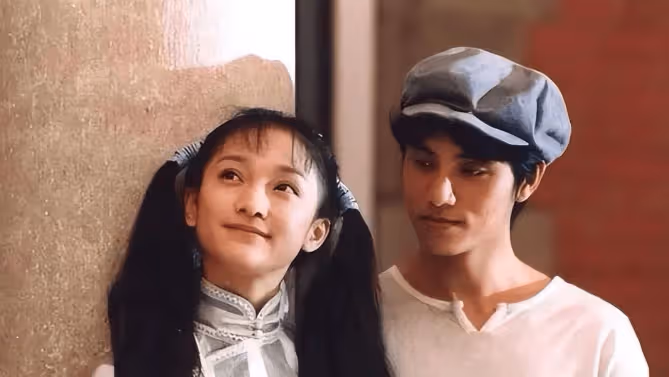 陳坤的兒子已成年，容貌開始顯現母親的基因，像誰可以認得出嗎？