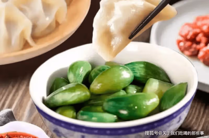 臘八節將至,腌臘八蒜,牢記4個技巧,大蒜快速變綠,爽脆好吃