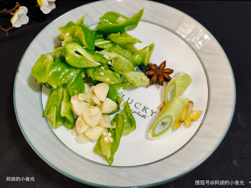 天冷就適合吃這菜,熱乎乎地吃個光碟!肉嫩菜香、解饞又暖和,最後湯汁拌飯香絕了