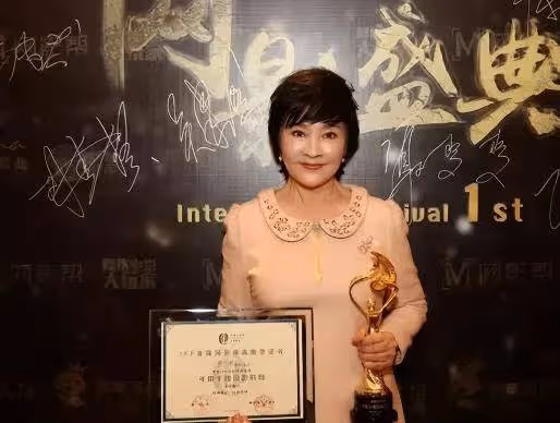萬萬沒想到，70歲「丁克」了31年的梁丹妮，如今成為了人生贏家