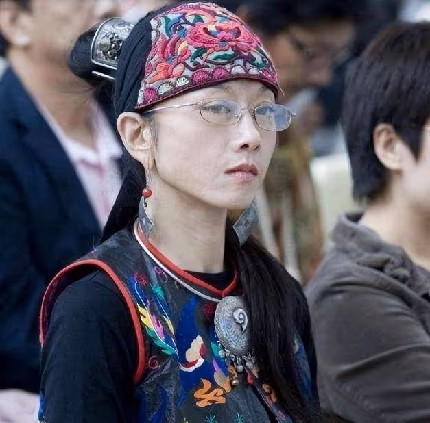 與楊麗萍離婚多年後，前夫劉淳晴毅然回到身邊，無兒無女也無妨