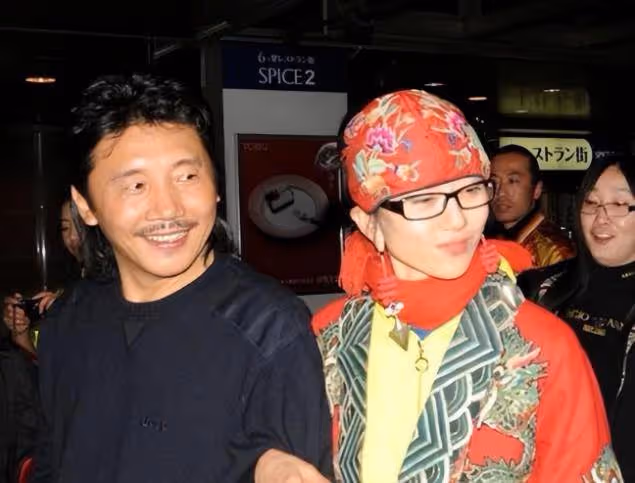 與楊麗萍離婚多年後，前夫劉淳晴毅然回到身邊，無兒無女也無妨