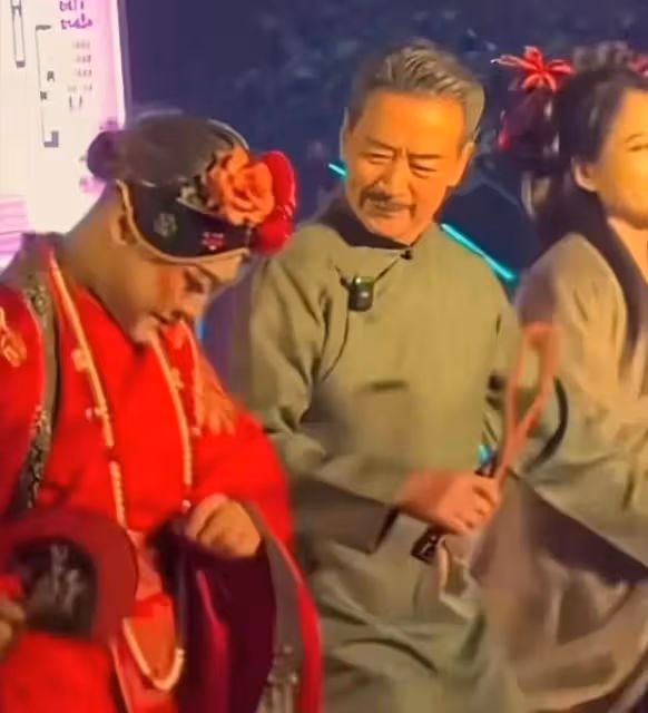 70歲寇振海不再隱瞞!大兒十項全能,二兒帥氣班草,小女富態像媽