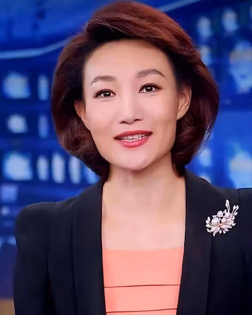 央視主持人李梓萌:曾被閨蜜公開徵婚,如今47歲為何依舊單身?
