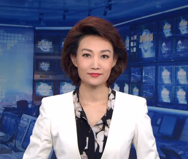 央視主持人李梓萌:曾被閨蜜公開徵婚,如今47歲為何依舊單身?