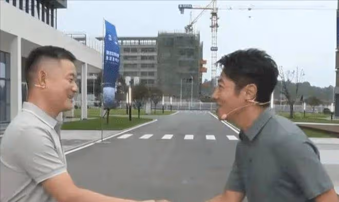 48歲撒貝寧再次被保送,央視連續發文祝賀,直播間露面滿臉幸福