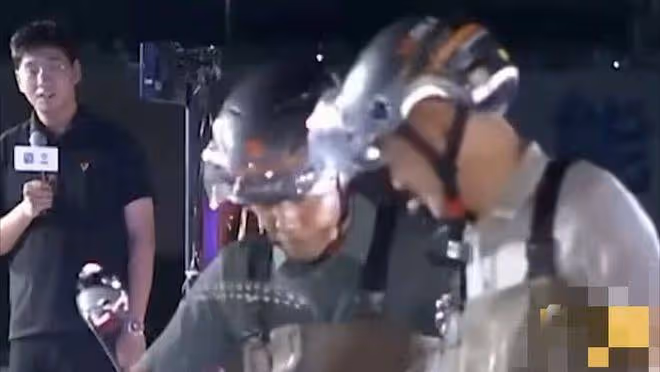 48歲撒貝寧再次被保送,央視連續發文祝賀,直播間露面滿臉幸福