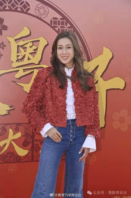 鍾嘉欣病足3星期頂硬上唱歌！周柏豪農曆新年留港陪家人度歲