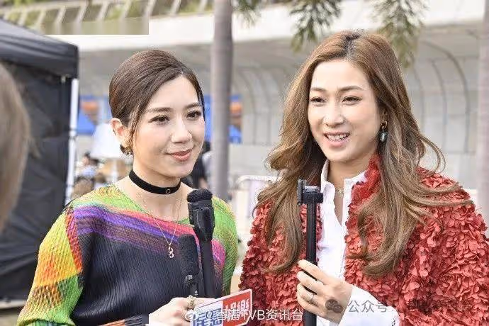 鍾嘉欣病足3星期頂硬上唱歌！周柏豪農曆新年留港陪家人度歲