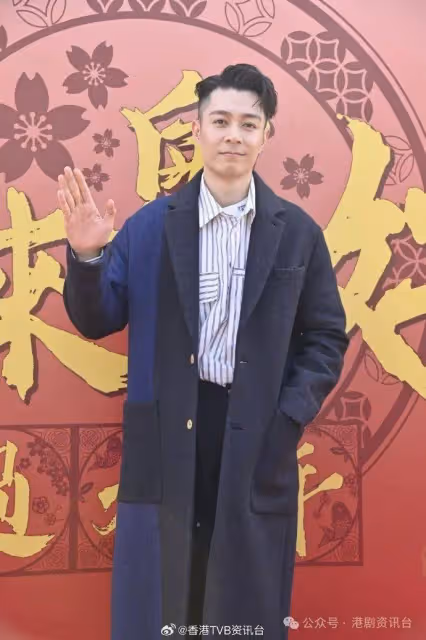 鍾嘉欣病足3星期頂硬上唱歌!周柏豪農曆新年留港陪家人度歲