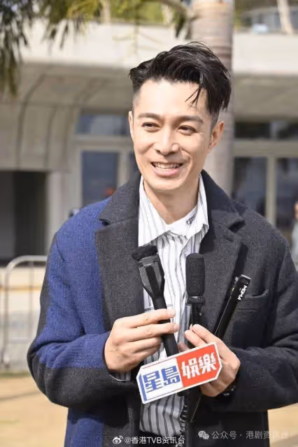 鍾嘉欣病足3星期頂硬上唱歌!周柏豪農曆新年留港陪家人度歲