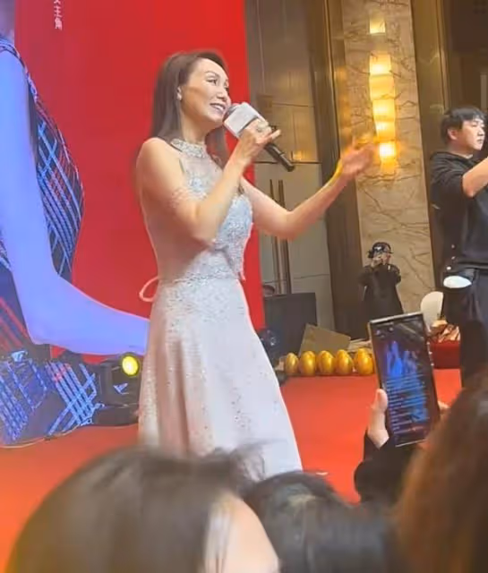 又再登台!前TVB花旦被指疑似假唱,息影15年擁過億身家無意復出