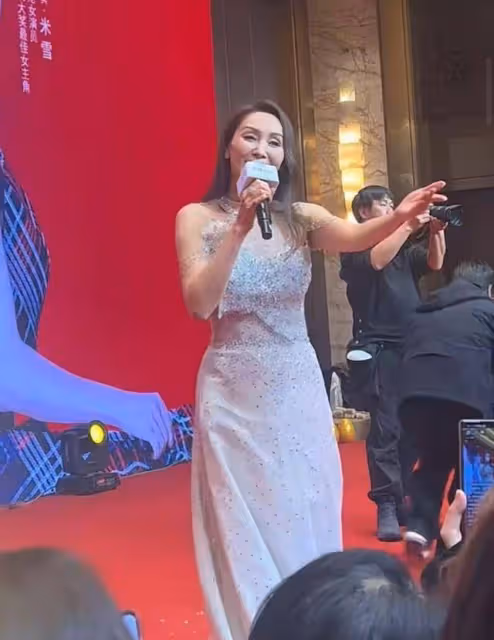 又再登台!前TVB花旦被指疑似假唱,息影15年擁過億身家無意復出