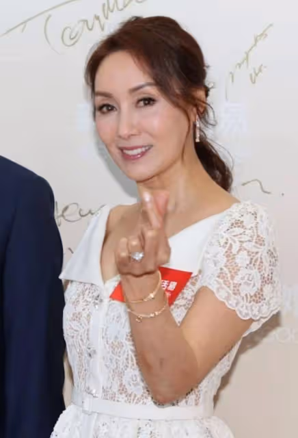 又再登台!前TVB花旦被指疑似假唱,息影15年擁過億身家無意復出