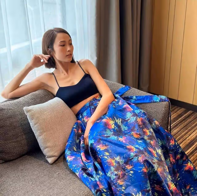 香港女星湯怡上圍突然變豐滿,遭質疑墊了胸墊,身材消瘦胸骨嚇人