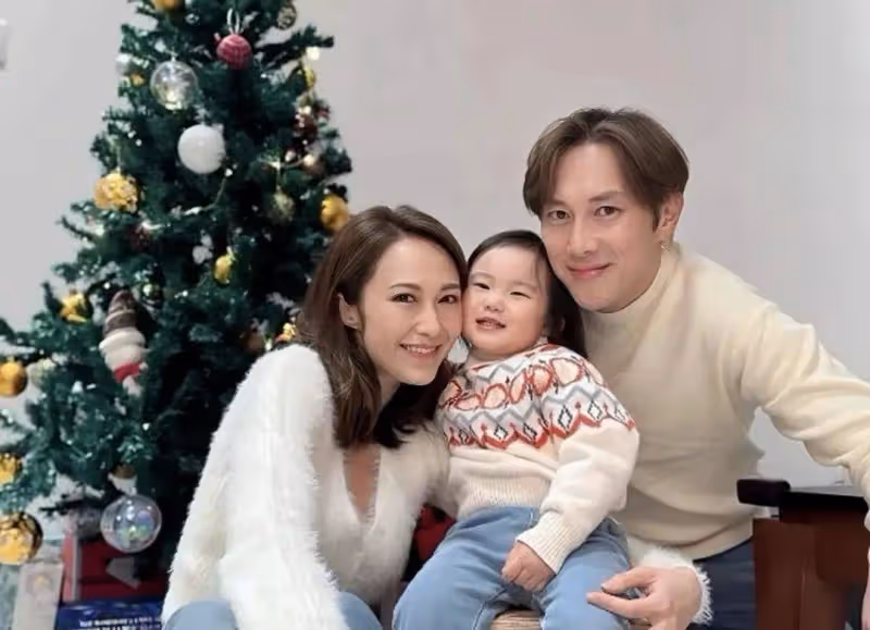 香港女星湯怡上圍突然變豐滿,遭質疑墊了胸墊,身材消瘦胸骨嚇人