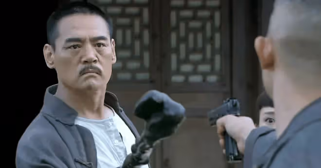 國家一級演員:寧可凈身出戶也要離婚,領完證又抱著兒子當街痛哭,如今怎麼樣了?