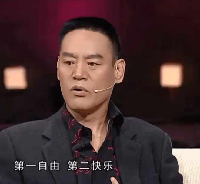 國家一級演員:寧可凈身出戶也要離婚,領完證又抱著兒子當街痛哭,如今怎麼樣了?