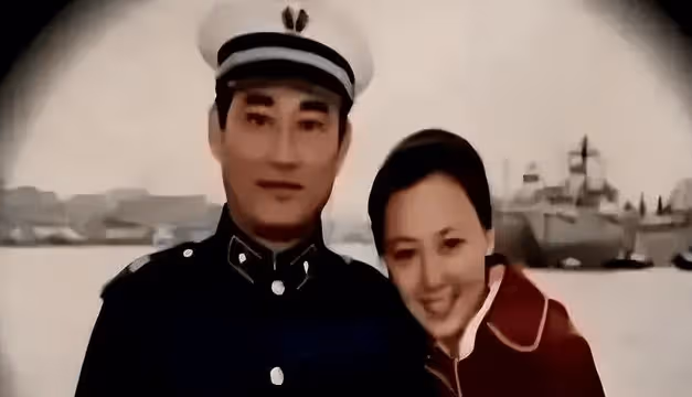 她與丈夫恩愛45年零緋聞，如今直面衰老，比刻意扮嫩更美
