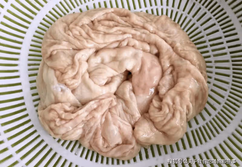 清洗豬大腸,不用鹽不用鹼,教你一個妙招,大腸無腥臭味特乾淨