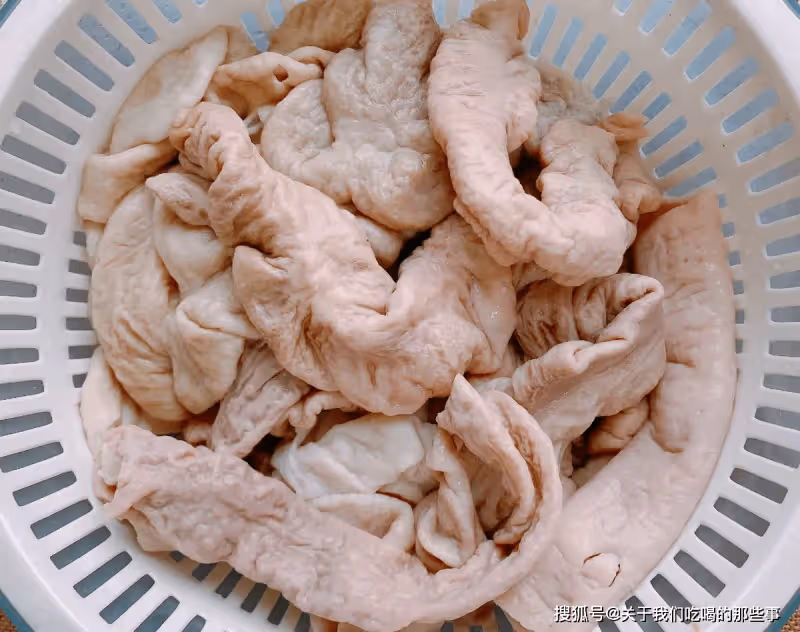清洗豬大腸,不用鹽不用鹼,教你一個妙招,大腸無腥臭味特乾淨