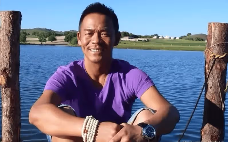 孫浩:26歲上春晚走紅,得罪楊坤20年不敢說話,56歲仍未婚未育