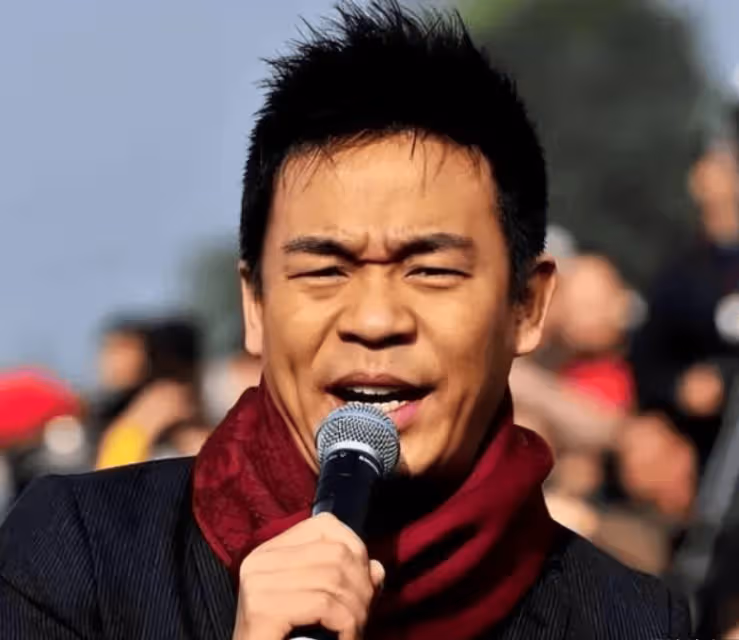 孫浩:26歲上春晚走紅,得罪楊坤20年不敢說話,56歲仍未婚未育