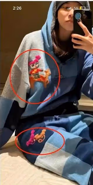 曝王菲女兒竇靖童與宋妍霏秘戀,兩人多次同游被偶遇,還扒出超多情侶款