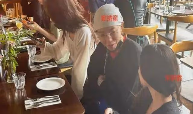 曝王菲女兒竇靖童與宋妍霏秘戀,兩人多次同游被偶遇,還扒出超多情侶款