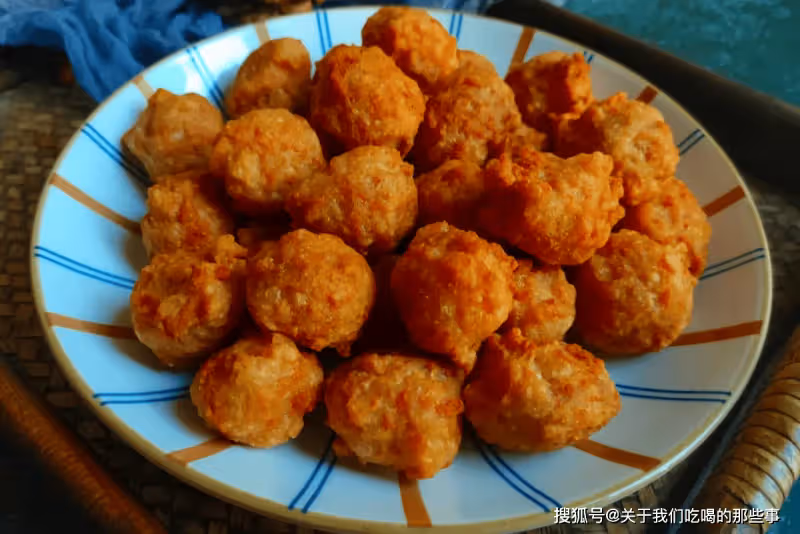 炸丸子,記住不要放麵粉和澱粉,教你正確做法,丸子出鍋外酥里嫩