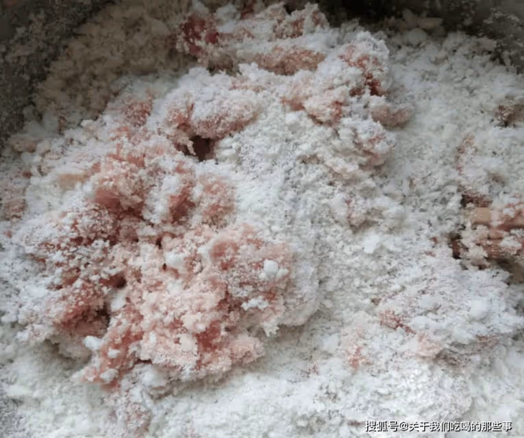 炸丸子,記住不要放麵粉和澱粉,教你正確做法,丸子出鍋外酥里嫩