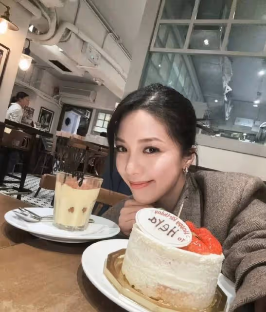 TVB當紅小花慶祝30歲生日!接連收12個蛋糕,新一年繼續做劇霸
