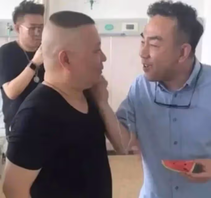 實在想不明白,為什麼楊議拜師侯寶林,郭德綱卻成為最大的受益人