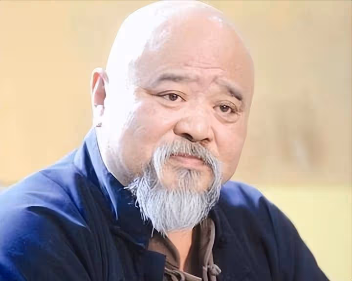 每天喝酒吃肉抽菸一個都不落的李琦,早已走上了一條「不歸路」