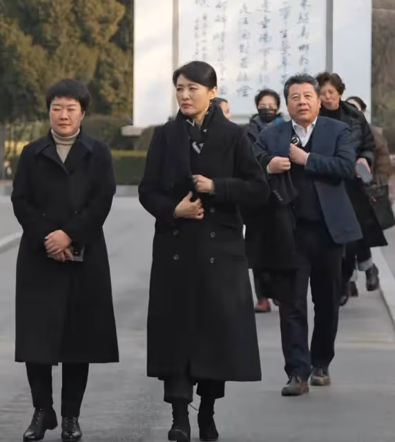 周濤霸氣十足現身邯鄲,卻被「雞窩頭」搶盡風頭!評論區笑到打嗝
