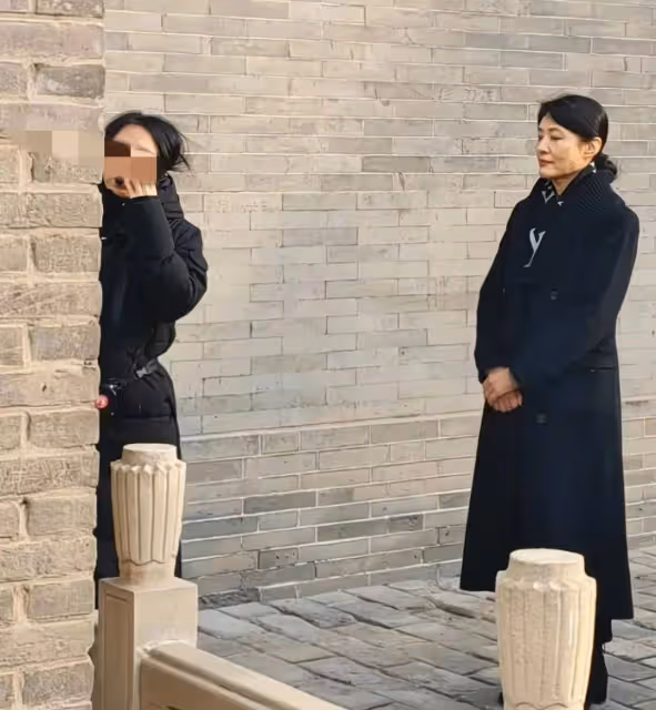 周濤霸氣十足現身邯鄲,卻被「雞窩頭」搶盡風頭!評論區笑到打嗝