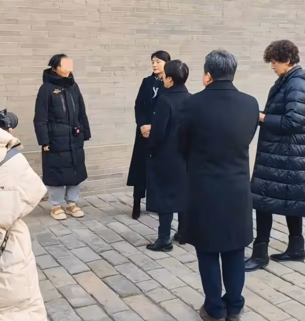 周濤霸氣十足現身邯鄲,卻被「雞窩頭」搶盡風頭!評論區笑到打嗝